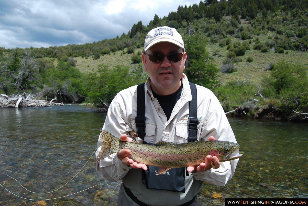 Fly angler holding a wild rainbow trout on the Huaca Mamuil River