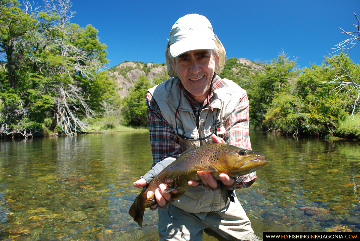 Angler presenting a wild brown trout caught on the Huaca Mamuil River