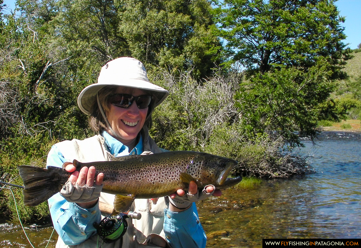 Woman fly angler holding a large Huaca Mamuil brown trout